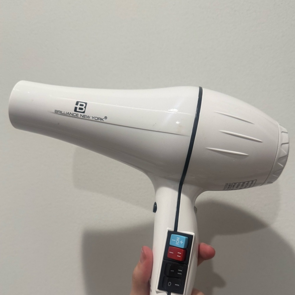 Brilliance New York White Hair Dryer